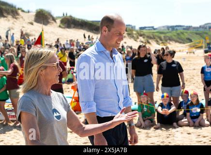 Newquay, Angleterre, Royaume-Uni. 09 mai 2024. Prince William, Prince de Galles visite Fistral Beach. Crédit : Anwar Hussein/Alamy Live News Banque D'Images