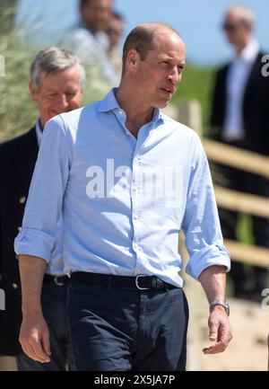 Newquay, Angleterre, Royaume-Uni. 09 mai 2024. Prince William, Prince de Galles visite Fistral Beach. Crédit : Anwar Hussein/Alamy Live News Banque D'Images