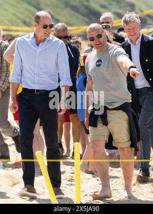 Newquay, Angleterre, Royaume-Uni. 09 mai 2024. Prince William, Prince de Galles visite Fistral Beach. Crédit : Anwar Hussein/Alamy Live News Banque D'Images