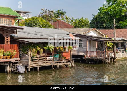 Une photo de maisons de canal à Bangkok. Banque D'Images