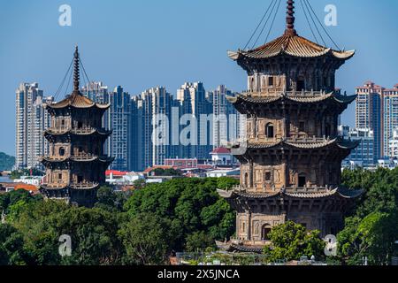 Vue sur les Hutongs et les pagodes dans le temple de Kaiyuan, site du patrimoine mondial de l'UNESCO, Quanzhou, Fujian, Chine, Asie Copyright : MichaelxRunkel 1184-1056 Banque D'Images