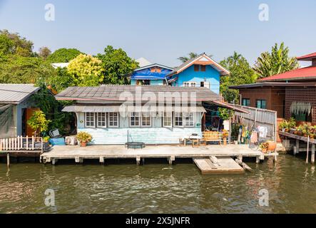 Une photo de maisons de canal à Bangkok. Banque D'Images