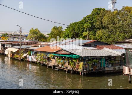 Une photo de maisons de canal à Bangkok. Banque D'Images