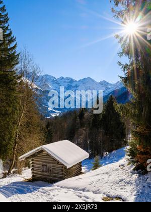 Vue de Hochleite vers Mt. Trettachspitze et Mt. Madelegabel. Les Alpes d'Allgau près d'Oberstdorf pendant l'hiver en Bavière, Allemagne. Banque D'Images
