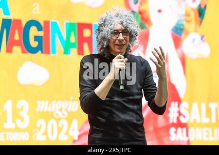 Torino, Italie. 10 mai 2024. Giovanni Allevi durante la 36esima edizione del Salone del Libro a Torino, Italia - Cronaca - Venerdi 10 Maggio 2024 - ( photo Alberto Gandolfo/LaPresse ) Giovanni Allevi lors de la 36ème édition de la Foire du livre à Turin, Italie - vendredi 4 mai 2024 - Actualités - ( photo Alberto Gandolfo/LaPresse ) crédit : LaPresse/Alamy Live News Banque D'Images