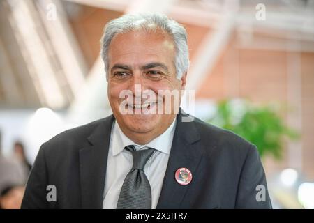 Torino, Italie. 10 mai 2024. Roberto Salis durante la 36esima edizione del Salone del Libro a Torino, Italia - Cronaca - Venerdi 10 Maggio 2024 - ( photo Alberto Gandolfo/LaPresse ) Roberto Salis lors de la 36ème édition de la Foire du livre à Turin, Italie - vendredi 4 mai 2024 - Actualités - ( photo Alberto Gandolfo/LaPresse ) crédit : LaPresse/Alamy Live News Banque D'Images