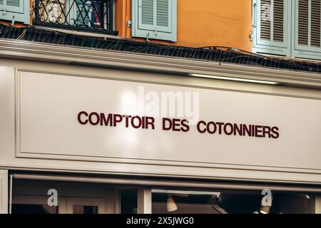 Nice, France - 12 novembre 2023 : enseigne du magasin du répertoire des Cotonniers à Nice Banque D'Images