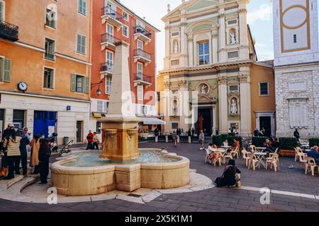 Nice, France - 12 novembre 2023 : Cathédrale de Nice (en français : Sainte-Reparate de Nice), cathédrale catholique située dans la partie ancienne de la ville de Nice, i Banque D'Images