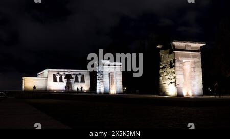 Vue de l'ancien temple nubien de Debod, démantelé dans le cadre de la campagne internationale pour sauver les monuments de Nubie, reconstruit dans le Parque de la M. Banque D'Images