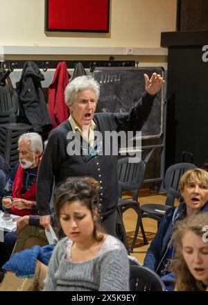 Roma, 14/2017 : Giovanna Marini insegnante della lezione di Modi del Canto Contadino, Scuola Popolare di Musica di Testaccio. © Andrea Sabbadini Banque D'Images