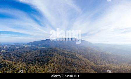 Vue aérienne près de Central Tilba du mont Dromedary dans le parc national de Gulaga en Nouvelle-Galles du Sud, Australie Banque D'Images