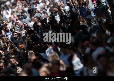 Stuttgart, Allemagne. 10 mai 2024. Les gens marchent le long de Königstrasse. Crédit : Marijan Murat/dpa/Alamy Live News Banque D'Images
