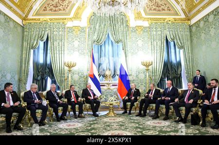 Moscou, Russie. 09 mai 2024. Le président russe Vladimir Poutine et le président cubain Miguel Díaz-Canel, sont partis lors d’une réunion bilatérale au Grand Palais du Kremlin, le 9 mai 2024 à Moscou, en Russie. Crédit : Mikhail Metzel/Kremlin Pool/Alamy Live News Banque D'Images