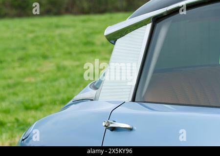 Vue arrière de la voiture Citroen DS des années 50 et 60 Banque D'Images