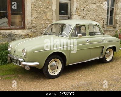 Fifites et Sixties voiture française Renault Dauphine vert clair Banque D'Images