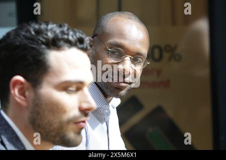 Hommes d'affaires à Banque D'Images