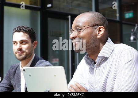 Hommes d'affaires à Banque D'Images