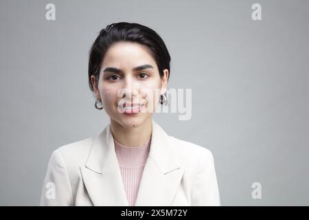 Portrait of smiling young woman Banque D'Images