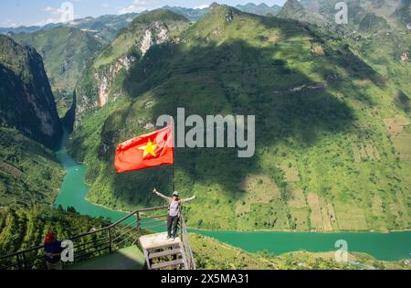 Trekking au-dessus de la rivière Nho que et Tu San Canyon, Ma Pi Leng, Ha Giang, Vietnam Banque D'Images