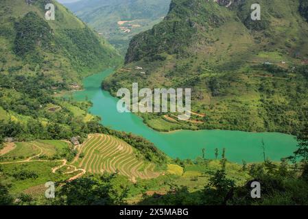 Trekking au-dessus de la rivière Nho que et Tu San Canyon, Ma Pi Leng, Ha Giang, Vietnam Banque D'Images