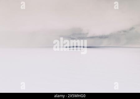 Résumé de la tempête de dégagement sur le vaste océan au crépuscule, Oregon Banque D'Images