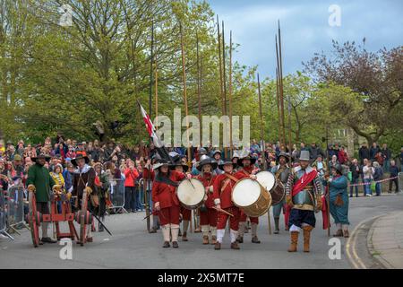 Malmesbury, Wiltshire, Angleterre - dimanche 5 mai 2024. Le colonel Devereuxs Regiment vient à Malmesbury, ville perchée sur la colline, pour reconstituer l'importa Banque D'Images