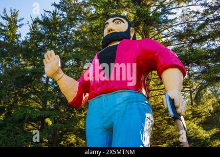 Statue de Paul Bunyan à Trees of Mystery Roadside attraction, Klamath, Californie, États-Unis. (Usage éditorial uniquement) Banque D'Images