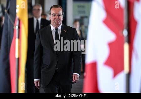 Ottawa, Canada. 10 mai 2024. Boris Pistorius (SPD), ministre fédéral de la Défense, est reçu avec les honneurs militaires. Le ministre rencontre ses homologues, diplomates et officiers lors de son voyage de politique militaire. Crédit : Britta Pedersen/dpa/Alamy Live News Banque D'Images