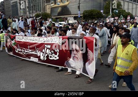 Gujranwala, Pakistan. 10 mai 2024. Des militants de Tehreek-e-Labbaik (TLP) organisent un rassemblement de protestation du Tibet Centre au Karachi Press Club contre la profanation du Saint Coran en Suède, à Karachi le vendredi 10 mai 2024. Crédit : Pakistan Press International (PPI)/Alamy Live News Banque D'Images