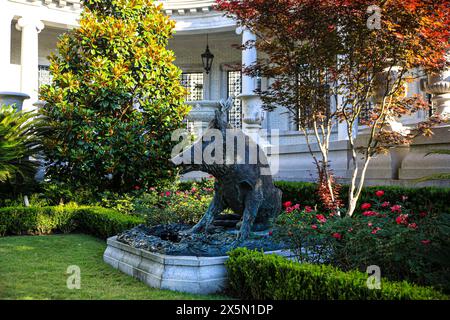 Savannah, Géorgie, États-Unis. Armstrong Kessler Mansion bronze sanglier fontaine italienne et jardins. (Usage éditorial uniquement) Banque D'Images