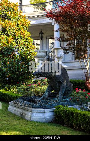 Savannah, Géorgie, États-Unis. Armstrong Kessler Mansion bronze sanglier fontaine italienne et jardins. (Usage éditorial uniquement) Banque D'Images