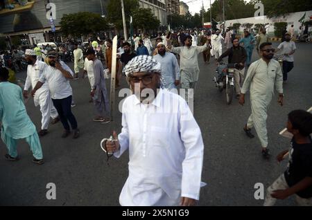 Gujranwala, Pakistan. 10 mai 2024. Des militants de Tehreek-e-Labbaik (TLP) organisent un rassemblement de protestation du Tibet Centre au Karachi Press Club contre la profanation du Saint Coran en Suède, à Karachi le vendredi 10 mai 2024. Crédit : Pakistan Press International (PPI)/Alamy Live News Banque D'Images