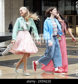 New York, NY, États-Unis. 10 mai 2024. Sarah Jessica Parker filmant la nouvelle saison de and Just Like That le 10 mai 2024 à New York. Crédit : RW/Media Punch/Alamy Live News Banque D'Images