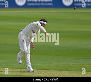 NORTHAMPTON, ROYAUME-UNI. 10 mai 2024. Siddharth Kaul en action lors du match de la division deux du Championnat Vitality County entre le Northamptonshire et le Gloucestershire le 10 mai au County Ground de Northampton, Angleterre crédit : PATRICK ANTHONISZ/Alamy Live News Banque D'Images