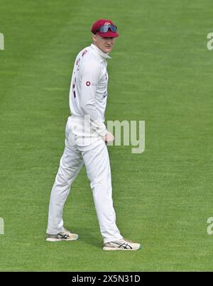 NORTHAMPTON, ROYAUME-UNI. 10 mai 2024. George Bartlett regarde pendant le match de la division deux du Championnat Vitality County entre le Northamptonshire et le Gloucestershire le 10 mai au County Ground de Northampton, Angleterre crédit : PATRICK ANTHONISZ/Alamy Live News Banque D'Images