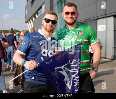 Eccles, Royaume-Uni. 10 mai 2024. Les fans de Sharks et de Tigers attendent l'arrivée des joueurs avant la vente de match de Premiership Gallagher Sharks vs Leicester Tigers au Salford Community Stadium, Eccles, Royaume-Uni, le 10 mai 2024 (photo par Steve Flynn/News images) à Eccles, Royaume-Uni le 5/10/2024. (Photo par Steve Flynn/News images/SIPA USA) crédit : SIPA USA/Alamy Live News Banque D'Images