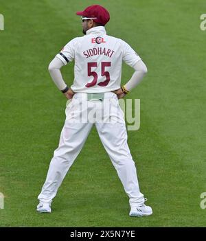 NORTHAMPTON, ROYAUME-UNI. 10 mai 2024. Siddharth Kaul de Northampton lors du match de la division deux du Championnat Vitality County entre le Northamptonshire et le Gloucestershire le 10 mai au County Ground de Northampton, Angleterre crédit : PATRICK ANTHONISZ/Alamy Live News Banque D'Images