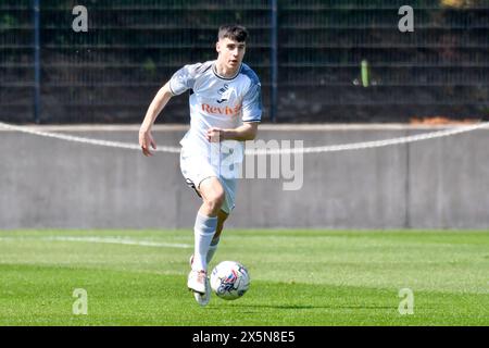 Landore, Swansea, pays de Galles. 7 mai 2024. Teodor Minchev de Swansea City en action lors du match de la Ligue de développement professionnel des moins de 18 ans entre Swansea City et Cardiff City à la Swansea City Academy à Landore, Swansea, pays de Galles, Royaume-Uni le 7 mai 2024. Crédit : Duncan Thomas/Majestic Media. Banque D'Images