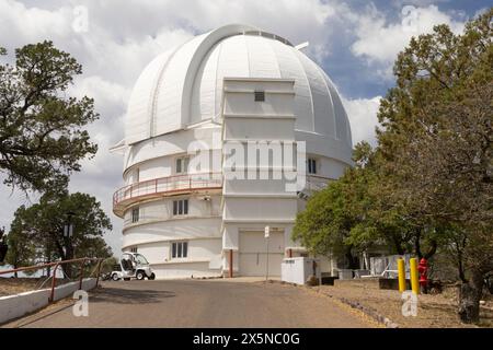Fort Davis, Texas - 1er mai 2024 vue panoramique de l'équipement d'astronomie scientifique à l'Observatoire McDonald de Fort Davis, Texas Banque D'Images