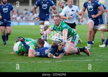 Solde Sharks Scrum-Half Gus Warr plonge pour marquer un essai lors du match Gallagher Premiership match Sale Sharks vs Leicester Tigers au Salford Community Stadium, Eccles, Royaume-Uni, 10 mai 2024 (photo par Steve Flynn/News images) Banque D'Images