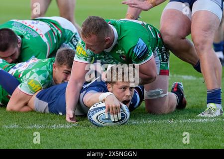 Solde Sharks Scrum-Half Gus Warr plonge pour marquer un essai lors du match Gallagher Premiership match Sale Sharks vs Leicester Tigers au Salford Community Stadium, Eccles, Royaume-Uni, 10 mai 2024 (photo par Steve Flynn/News images) Banque D'Images