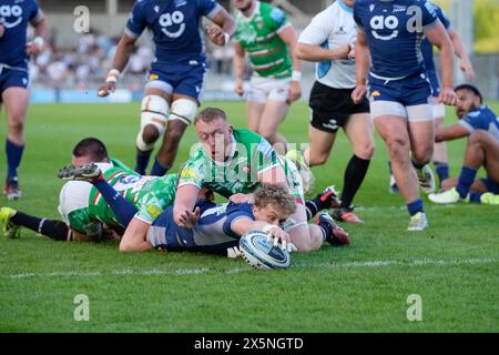 Eccles, Royaume-Uni. 10 mai 2024. Solde Sharks Scrum-Half Gus Warr plonge pour marquer un essai lors de la Gallagher Premiership match Sale Sharks vs Leicester Tigers au Salford Community Stadium, Eccles, Royaume-Uni, 10 mai 2024 (photo par Steve Flynn/News images) à Eccles, Royaume-Uni le 5/10/2024. (Photo par Steve Flynn/News images/SIPA USA) crédit : SIPA USA/Alamy Live News Banque D'Images