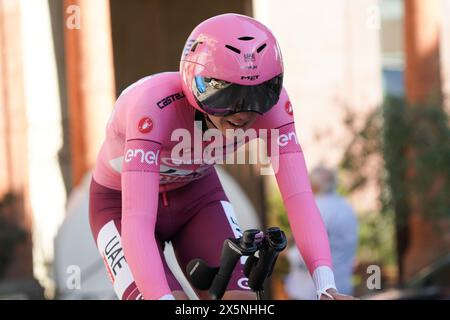 Pérouse, Italie. 10 mai 2024. Tadej Pogacar pendant l'étape 7 - Foligno-Perugia, course du Giro d'Italia à Pérouse, Italie, 10 mai 2024 crédit : Agence photo indépendante/Alamy Live News Banque D'Images