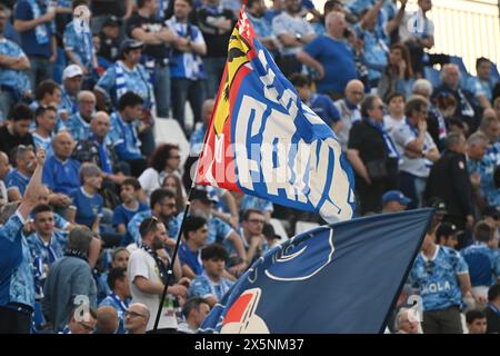 Les supporters de Calcio Como lors du match de football Serie B BKT entre Calcio Como et Cosenza Calcio le 10 mai 2024 au stade Giuseppe Senigallia de Côme, en Italie. Photo Tiziano Ballabio crédit : Tiziano Ballabio/Alamy Live News Banque D'Images