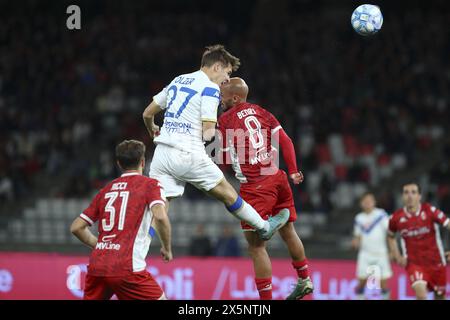 Bari, Italie. 10 mai 2024. Giacomo Olzer (Brescia Calcio) avec la tête pendant SSC Bari vs Brescia Calcio, match de football italien Serie B à Bari, Italie, 10 mai 2024 crédit : Agence photo indépendante/Alamy Live News Banque D'Images