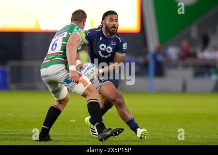 Eccles, Royaume-Uni. 10 mai 2024. Vente Sharks centre Manu Tuilagi passe la balle lors du match Gallagher Premiership match Sale Sharks vs Leicester Tigers au Salford Community Stadium, Eccles, Royaume-Uni, le 10 mai 2024 (photo par Steve Flynn/News images) à Eccles, Royaume-Uni le 5/10/2024. (Photo par Steve Flynn/News images/SIPA USA) crédit : SIPA USA/Alamy Live News Banque D'Images