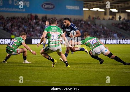 Eccles, Royaume-Uni. 10 mai 2024. Vente Sharks centre Manu Tuilagi dribble à la défense des Leicester Tigers lors du match Gallagher Premiership match Sale Sharks vs Leicester Tigers au Salford Community Stadium, Eccles, Royaume-Uni, 10 mai 2024 (photo par Steve Flynn/News images) à Eccles, Royaume-Uni le 5/10/2024. (Photo par Steve Flynn/News images/SIPA USA) crédit : SIPA USA/Alamy Live News Banque D'Images