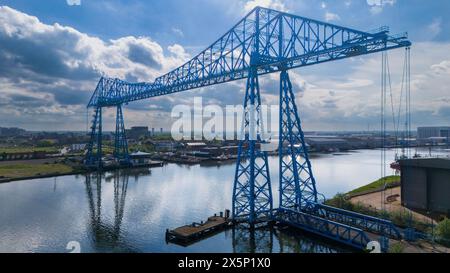 Une vue aérienne du pont transporter qui enjambe la rivière Tees entre Port Clarence dans l'arrondissement de Stockton on Tees et Middlesbrough dans le North Yorkshire, vue le jeudi 9 mai 2024. (Photo : Mark Fletcher | mi News) crédit : MI News & Sport /Alamy Live News Banque D'Images