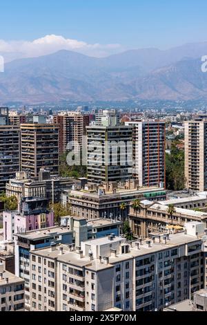 Une vue de la ville de Santiago prise du Cerro Santa Lucia, Chili, Amérique du Sud. Banque D'Images