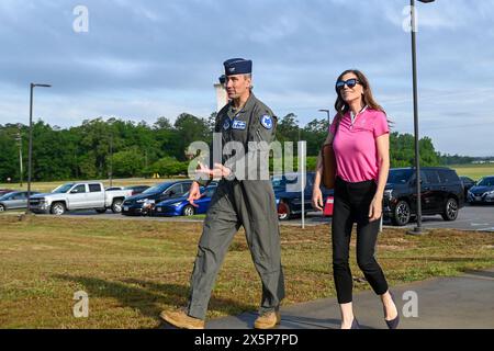 Eastover, États-Unis. 05 mai 2024. U.S. Rep. Nancy Mace, à droite, lors d'une visite de la base de la Garde nationale conjointe McEntire, le 5 mai 2024, à Eastover, Caroline du Sud. Crédit : SSGT. Mackenzie Bacalzo/U. S Air Force/Alamy Live News Banque D'Images